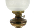 Lampe à pétrole en laiton avec son globe