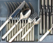 Ménagère en inox comprenant 12 grands co