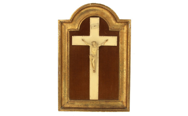 CHRIST en croix en bakélite façon ivoire
