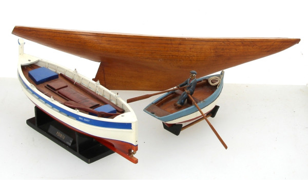 Lot de 2 petites maquettes "Barque de pê
