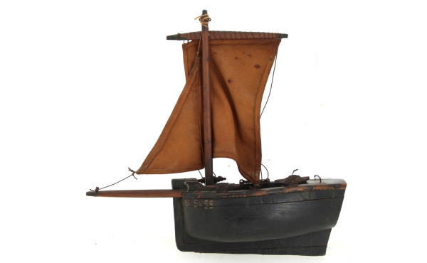 Maquette de bateau ancienne, en bois et 