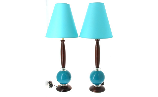 Paire de lampes modernes en bois teinte 