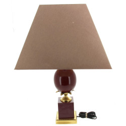 Lampe en laiton et métal laqué bordeaux,
