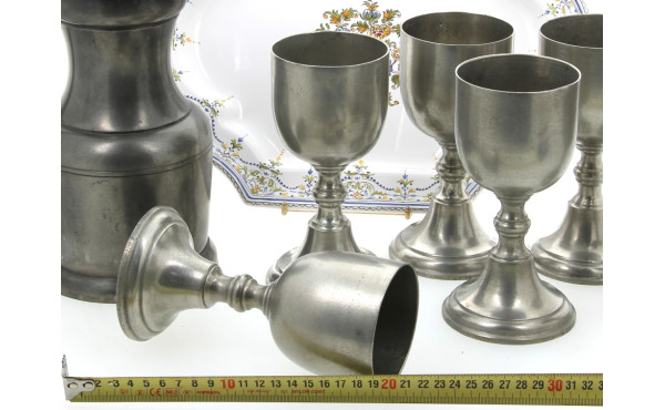 6 verres forme calice en étain, H 17,5 c