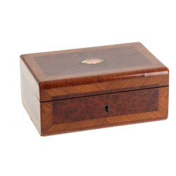 Coffret en placage de loupe et incrustat