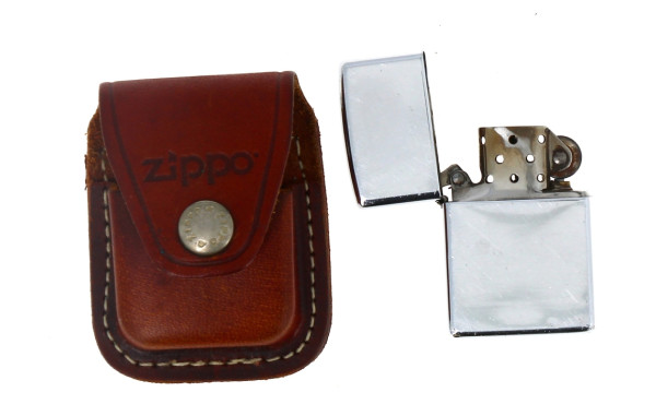 ZIPPO - Zippo en métal en écrin cuir s'a