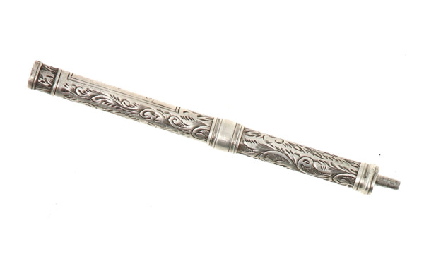 Petit porte-mine en argent gravé de rinc