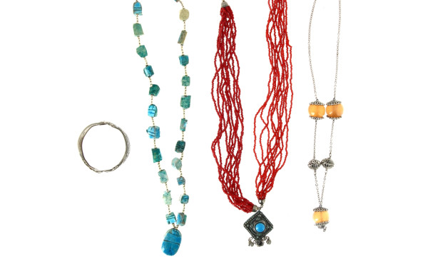 3 colliers et un bracelet forme serpent 