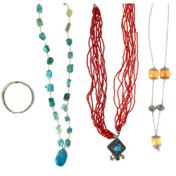3 colliers et un bracelet forme serpent 