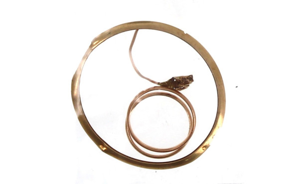 2 alliances en or 18 carats, une lunette
