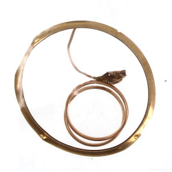 2 alliances en or 18 carats, une lunette