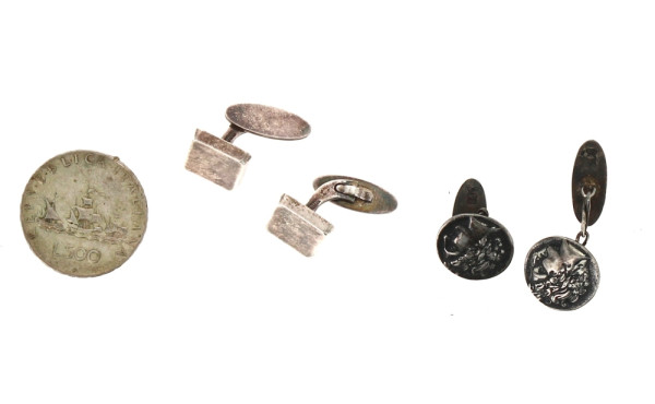 Deux paires de boutons de manchette en a
