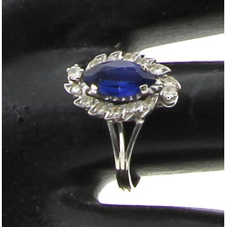 Bague en or gris 18 carats, poinçon tête