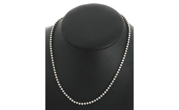 Petit collier en perles d'argent, poids 