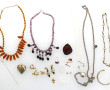 Lot de bijoux fantasie dont colliers, br