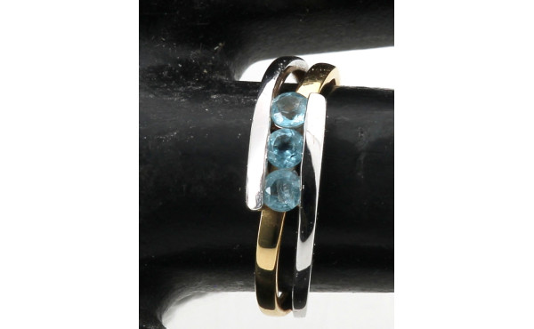 Bague deux ors 750ème (18 cts) sertie de