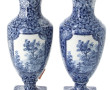 Paire de vases balustres en faïence fine