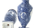 Paire de vases balustres en faïence fine