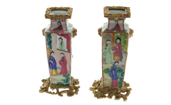 CANTON - Paire de petits vases en porcel