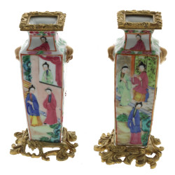 CANTON - Paire de petits vases en porcel