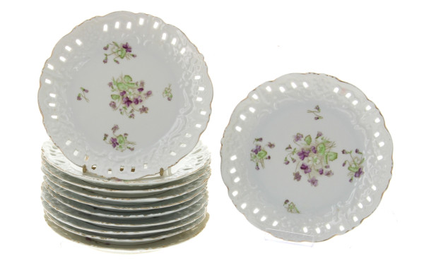 11 assiettes à gâteaux en porcelaine ajo