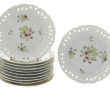 11 assiettes à gâteaux en porcelaine ajo