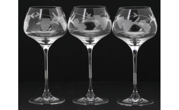 8 verres à vin d'Alsace en verre gravé