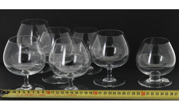 BACCARAT - 7 verres à cognac en cristal,