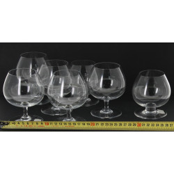BACCARAT - 7 verres à cognac en cristal,