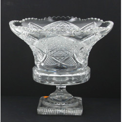 Vase en cristal taillé style médicis rep