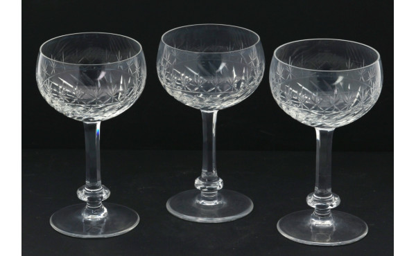 8 verres anciens en cristal taillé (6 pe