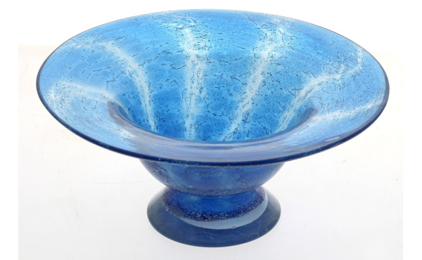 Belle coupe sur piédouche en verre bleu,