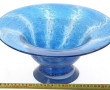 Belle coupe sur piédouche en verre bleu,