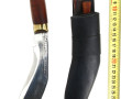 Couteau Khukri moderne dans son fourreau