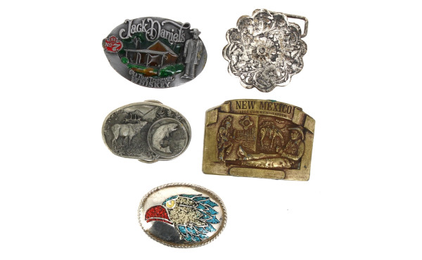 5 boucles de ceinture en métal dont une 