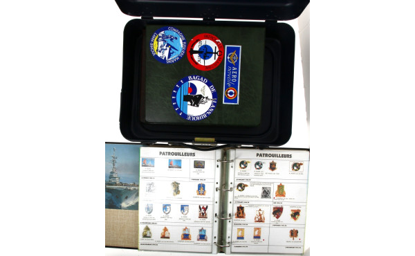 DOCUMENTATION INSIGNES de la Marine - va