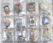 INSIGNES - Classeur de 85 insignes de l'