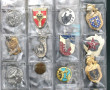INSIGNES - Classeur de 85 insignes de l'