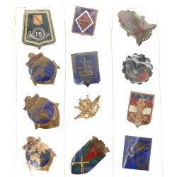 INSIGNES de l'armée française - 43 insig