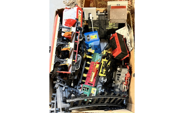 Caisse de trains pour enfant, 2 locomoti