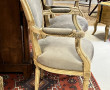 Paire de fauteuils de style Louis XVI (q