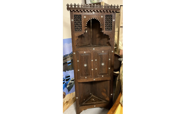 Petite étagère d'angle syrienne avec inc