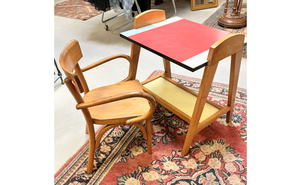 Chaise enfant en bois cintré (petit acci