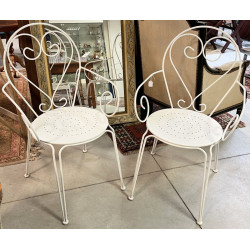Deux chaises de jardin en métal laqué bl