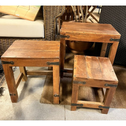 Trois petites tables gigognes, bois exot