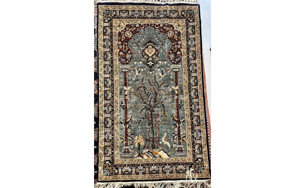 Tapis rectangulaire dans les tons bleus,