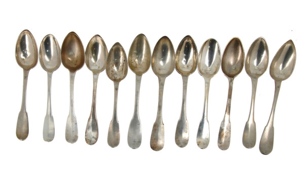 12 cuillères en argent, modèle uniplat, 