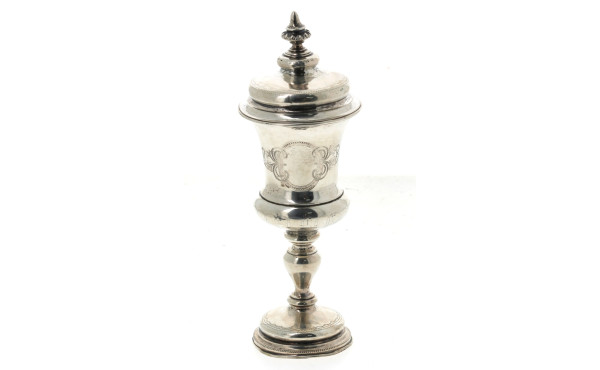 Coupe couverte style calice en argent 80