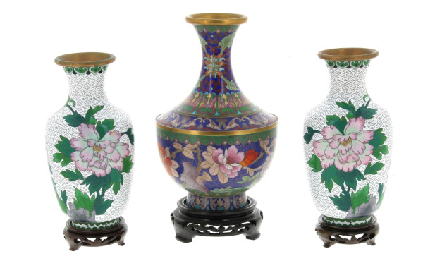 CHINE Xxème - Trois vases en cloisonné à
