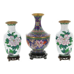 CHINE Xxème - Trois vases en cloisonné à